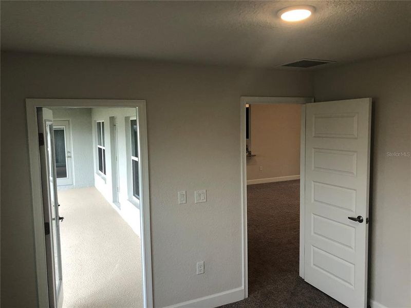 Spacious, unfurnished interior of a new home in Orange Blossom Hills, Summerfield (Image 15).