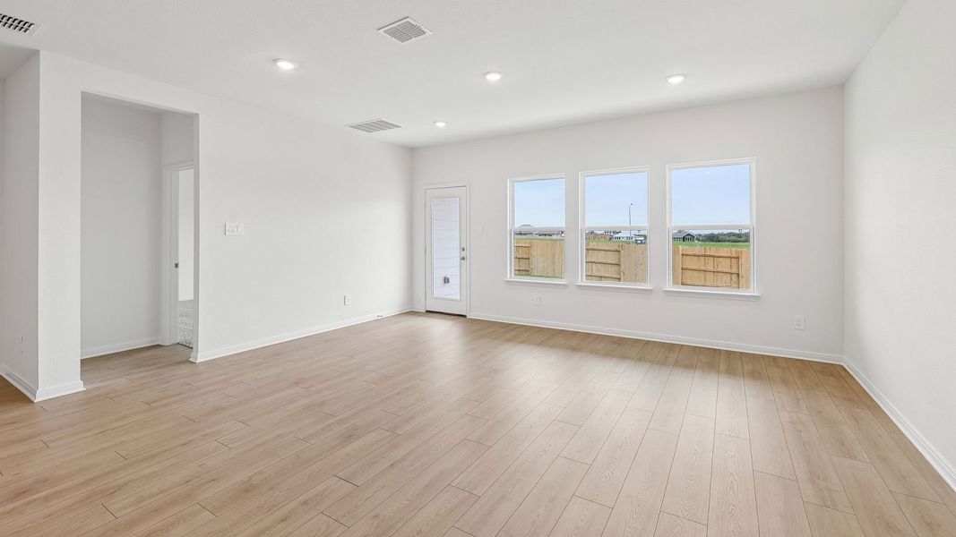 Spacious, unfurnished interior of a new home in Briarwood, Elgin (Image 15).