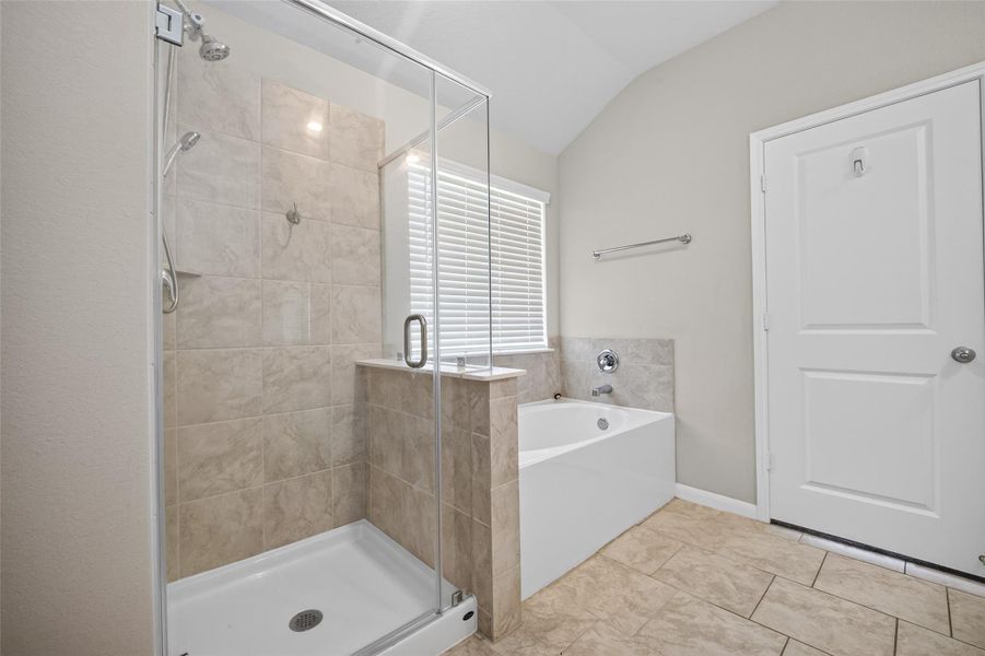 Furnished interior view inside a new home in , Texas City (Image 15).