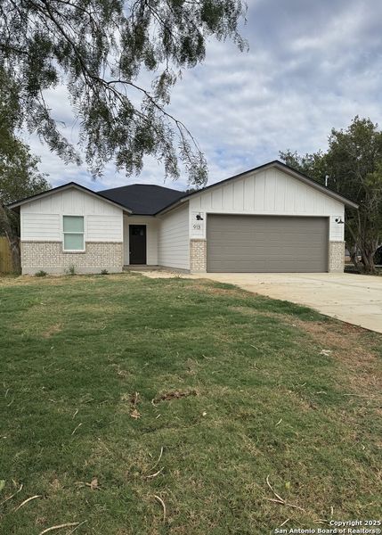 Exterior details and patio area of a home in , Jourdanton (Image 2). Exterior details and patio area of a home in , Jourdanton (Image 2).