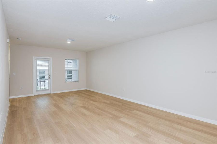 Spacious, unfurnished interior of a new home in Grove at Crosswind, Haines City (Image 14).