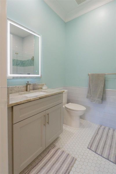 Furnished interior view inside a new home in , Parkland (Image 44).