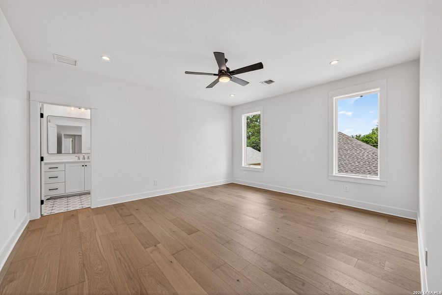 Spacious, unfurnished interior of a new home in , Alamo Heights (Image 23).