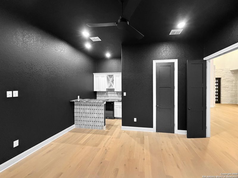 Spacious, unfurnished interior of a new home in , Bulverde (Image 22).