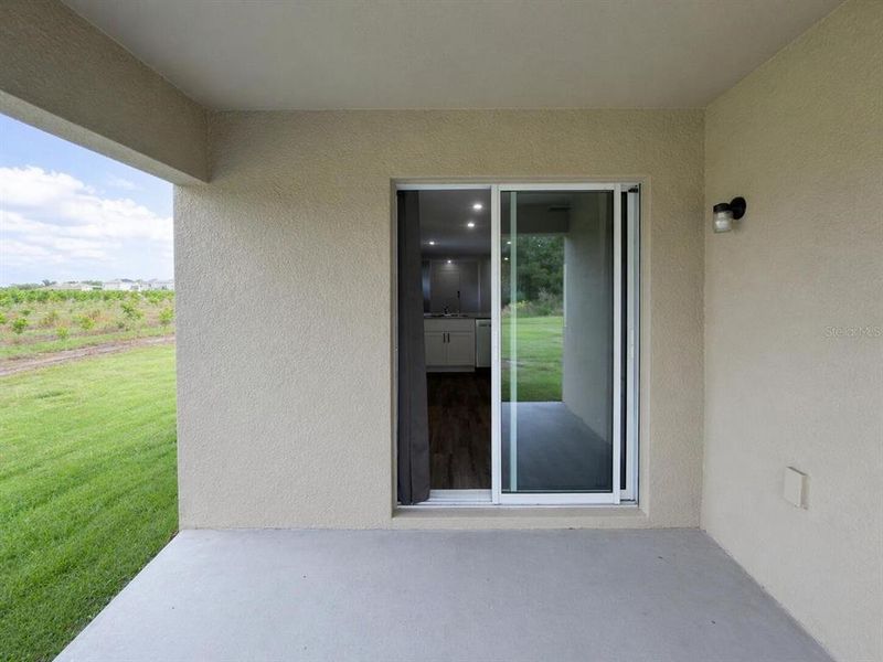 Exterior details and patio area of a home in Eagle Hammock, Eagle Lake (Image 3).
