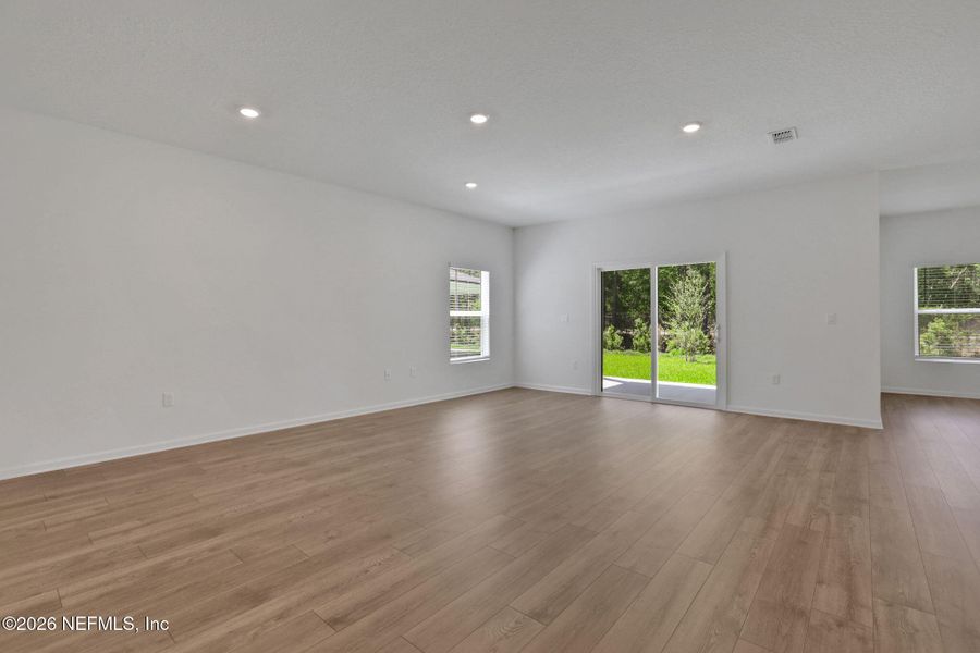 Spacious, unfurnished interior of a new home in Amberly, Green Cove Springs (Image 39).