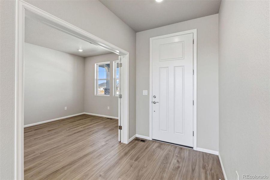 Spacious, unfurnished interior of a new home in , Aurora (Image 18).