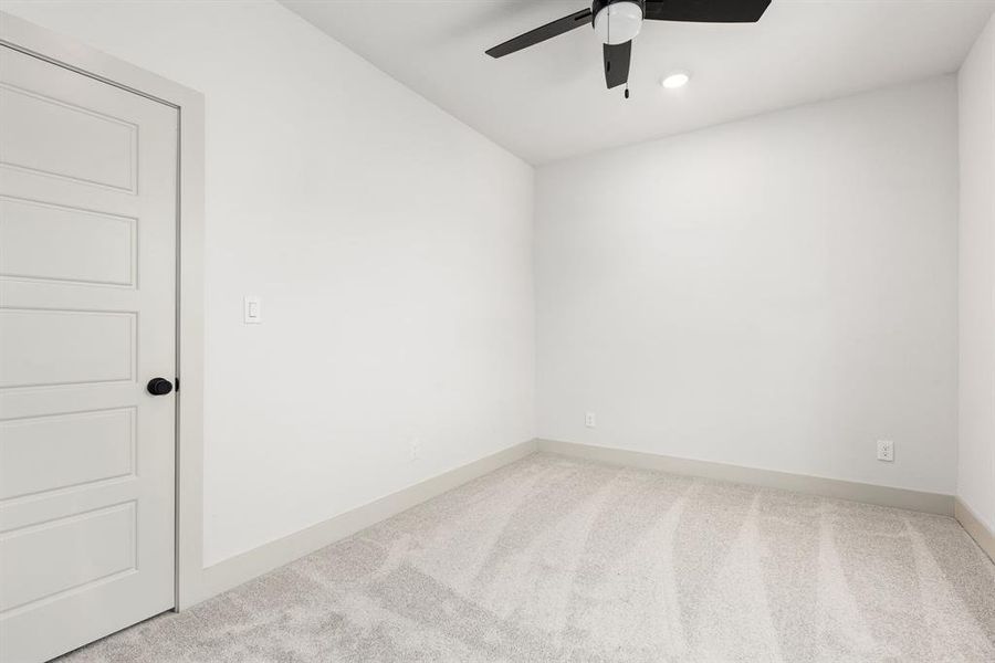 Spacious, unfurnished interior of a new home in Canyon Creek, Granbury (Image 21).