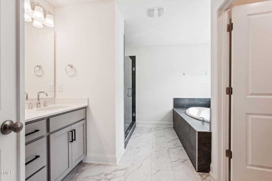 Fontana - BTS 45 - interiors-primary bat Fontana - BTS 45 - interiors-primary bat