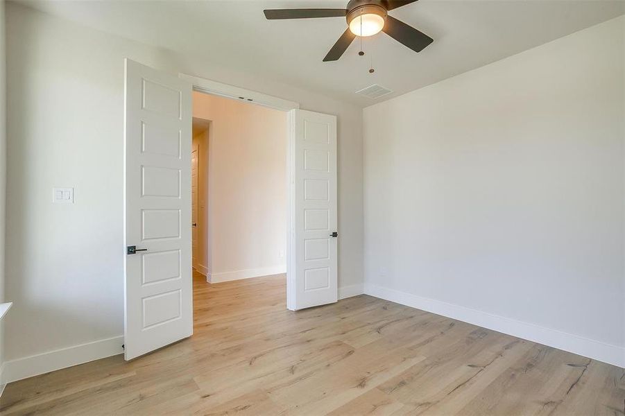 Spacious, unfurnished interior of a new home in Sweetgrass, Haslet (Image 17).