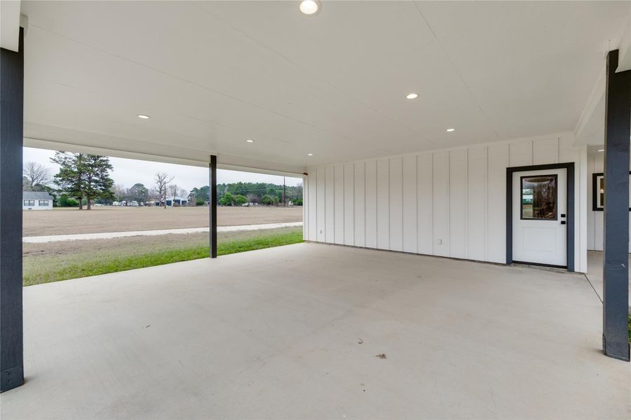 Exterior details and patio area of a home in , Grapeland (Image 26).