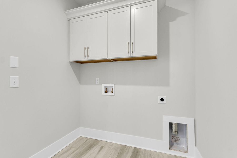 Spacious, unfurnished interior of a new home in Miller's Crossing, Johns Island (Image 51).