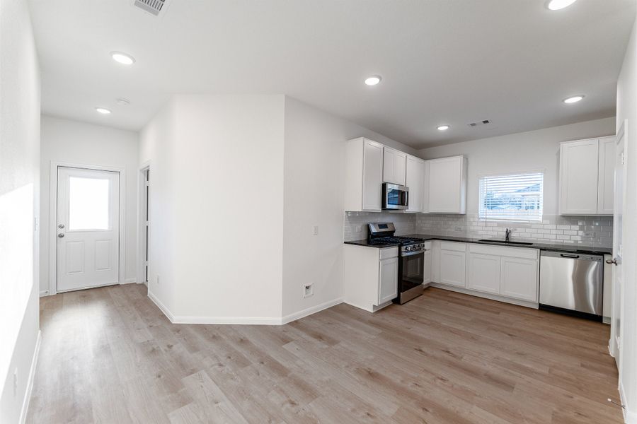 Furnished interior view inside a new home in Caney Mills, Conroe (Image 8).