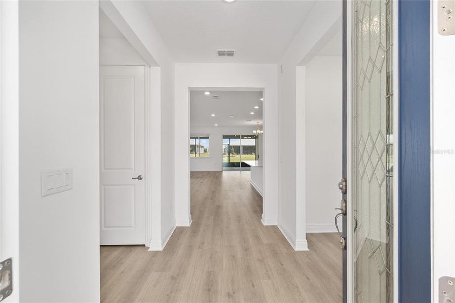Spacious, unfurnished interior of a new home in , Ocala (Image 12).