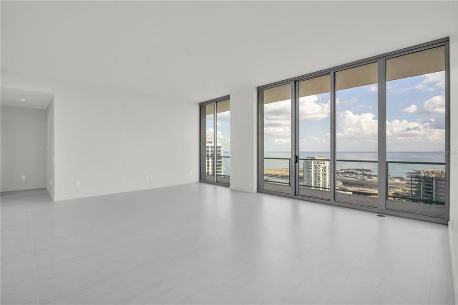 Spacious, unfurnished interior of a new home in , St. Petersburg (Image 16).