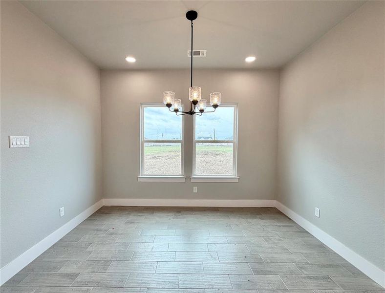 Spacious, unfurnished interior of a new home in , Weatherford (Image 18).