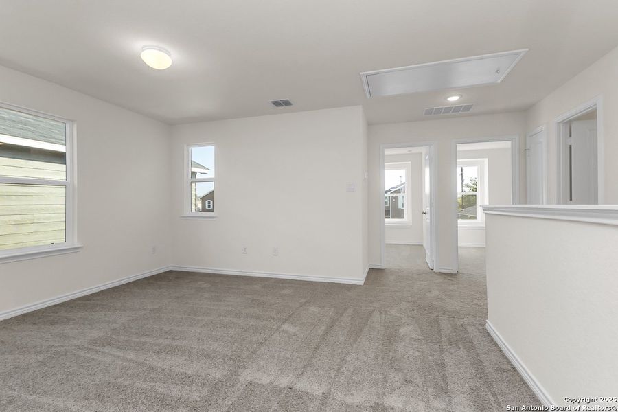 Spacious, unfurnished interior of a new home in Spanish Trails Villas, San Antonio (Image 17).