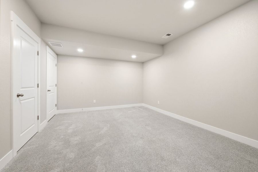 Spacious, unfurnished interior of a new home in The Lakes at Centerra, Loveland (Image 21).