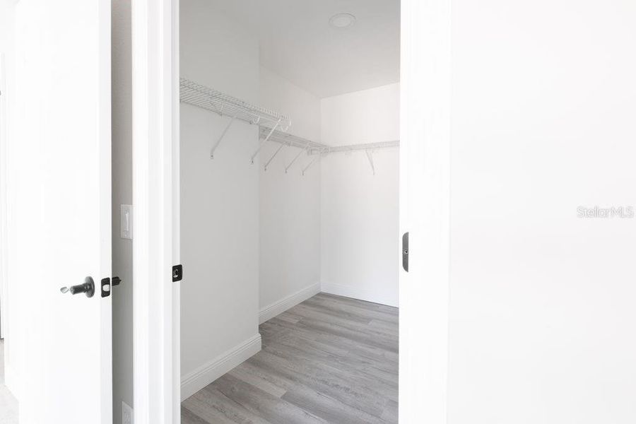 Spacious, unfurnished interior of a new home in , Citrus Springs (Image 18).