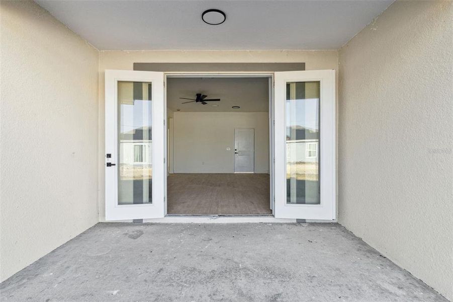 Exterior details and patio area of a home in , Kissimmee (Image 3).