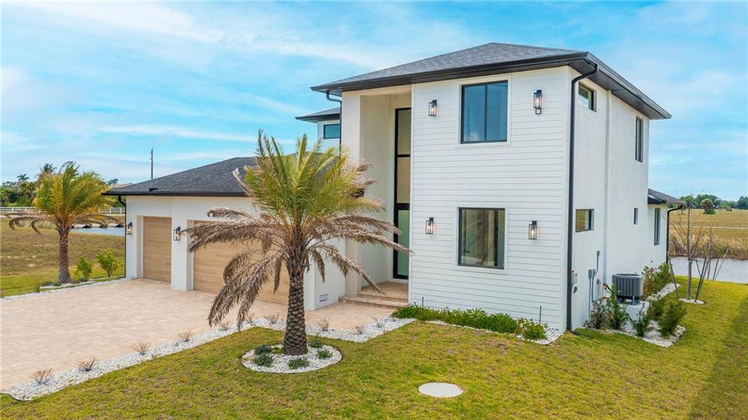 Exterior details and patio area of a home in , Placida (Image 33).