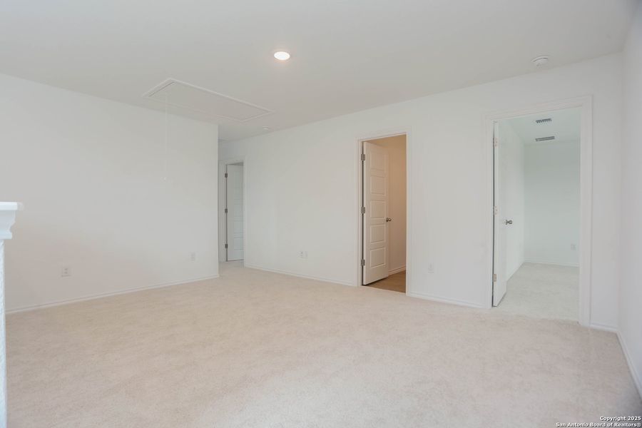 Spacious, unfurnished interior of a new home in Fairway Crossing 40s, San Antonio (Image 44). Spacious, unfurnished interior of a new home in Fairway Crossing 40s, San Antonio (Image 44).