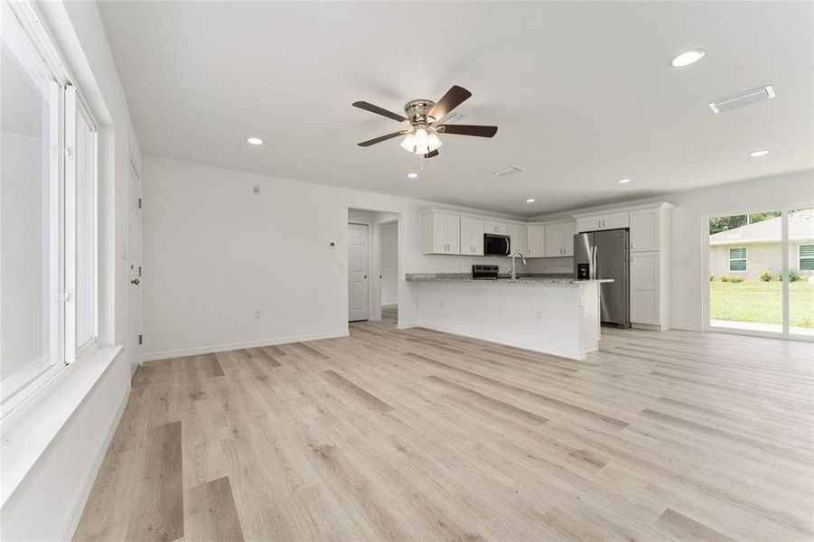 Spacious, unfurnished interior of a new home in , Silver Springs (Image 30).