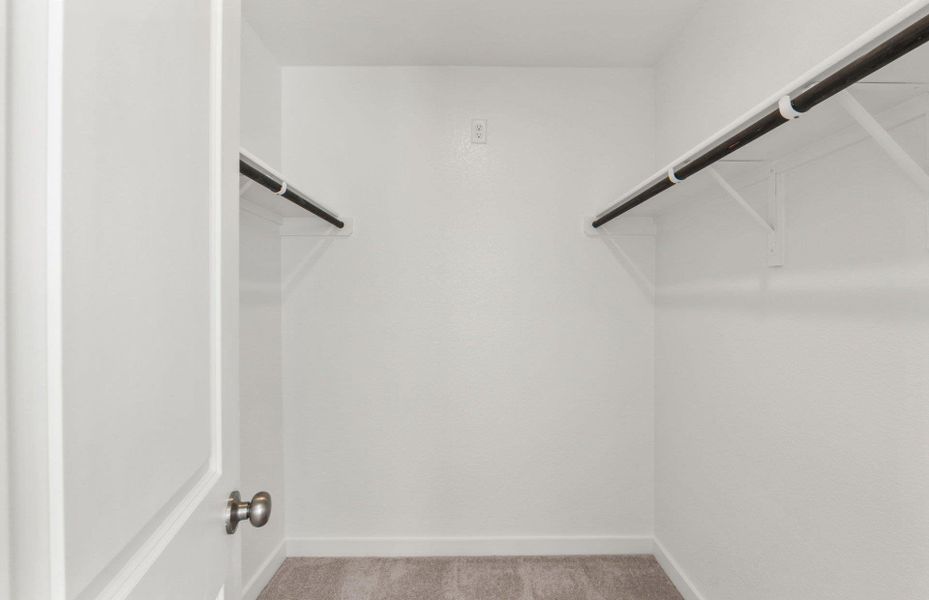Spacious, unfurnished interior of a new home in Sunfield, Buda (Image 12).