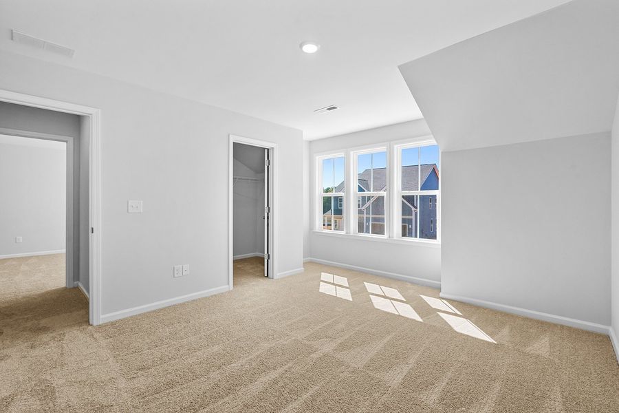 Spacious, unfurnished interior of a new home in Hanes Lake, Winston-Salem (Image 40).