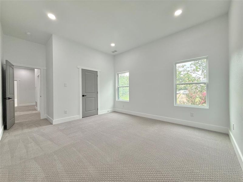 Spacious, unfurnished interior of a new home in , Fort Worth (Image 29).