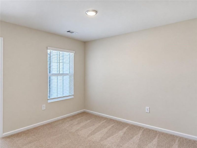 Spacious, unfurnished interior of a new home in Lake Carlton, Loganville (Image 9).