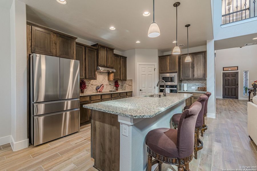 Furnished interior view inside a new home in Hiddenbrooke, Seguin (Image 30).