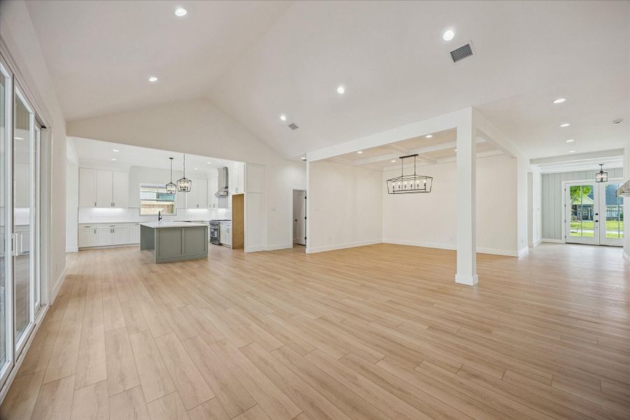 Spacious, unfurnished interior of a new home in , Santa Fe (Image 23).
