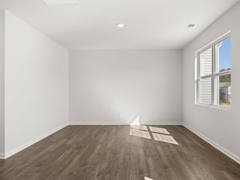 Spacious, unfurnished interior of a new home in Oaks at Cedar Grove, Fairburn (Image 18). Spacious, unfurnished interior of a new home in Oaks at Cedar Grove, Fairburn (Image 18).