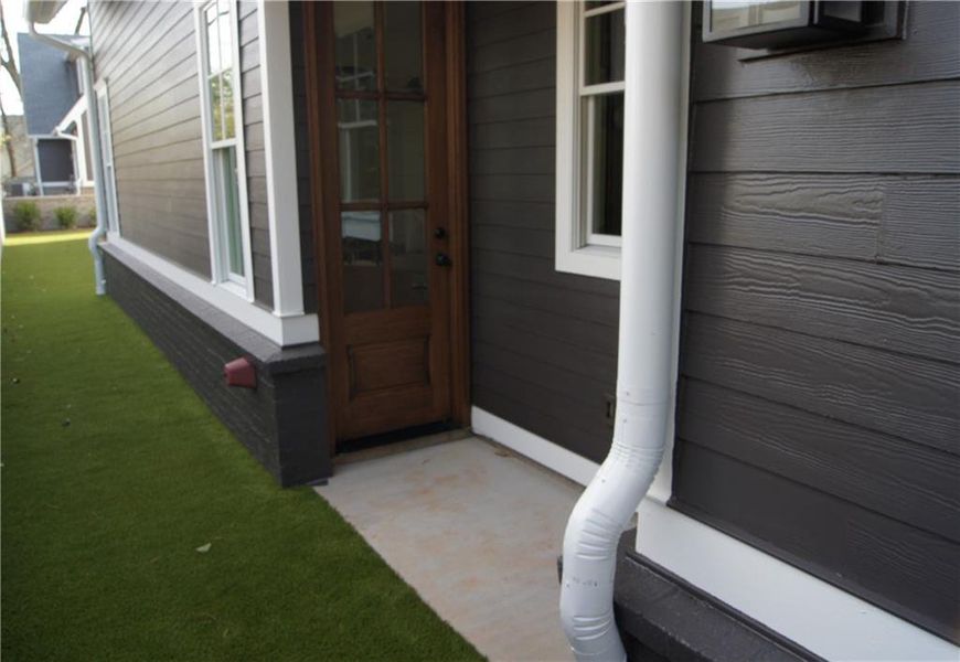 Exterior details and patio area of a home in , Gainesville (Image 4).