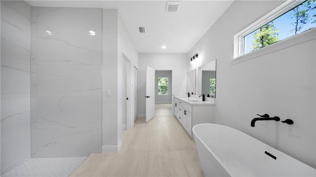 Furnished interior view inside a new home in , Ocala (Image 9).