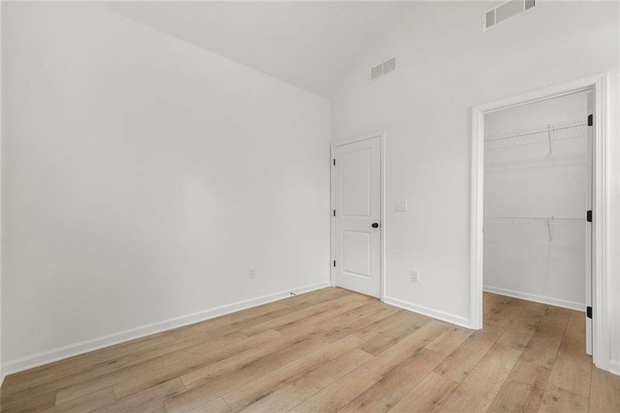 Spacious, unfurnished interior of a new home in , Atlanta (Image 20).