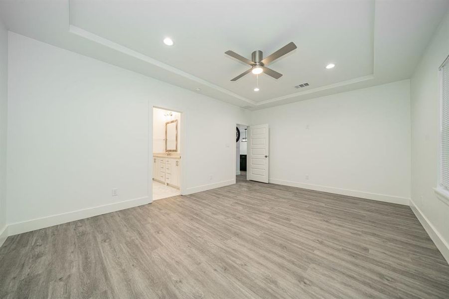 Spacious, unfurnished interior of a new home in , Hawk Cove (Image 13).