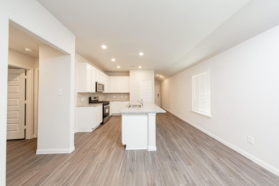 Spacious, unfurnished interior of a new home in River's Edge, Conroe (Image 13). Spacious, unfurnished interior of a new home in River's Edge, Conroe (Image 13).