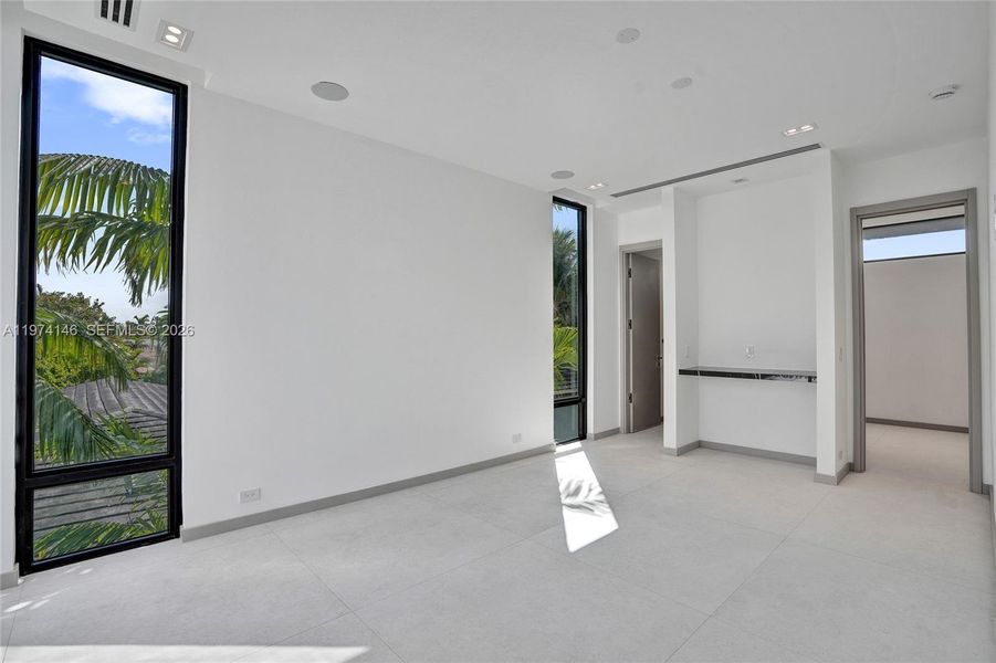 Spacious, unfurnished interior of a new home in , Miami Shores (Image 52).