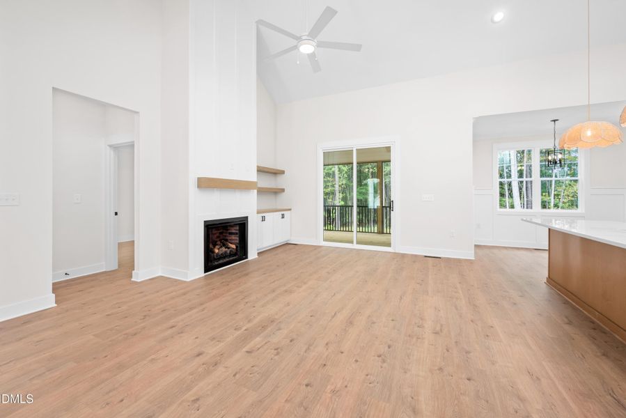 Main Living area (16)