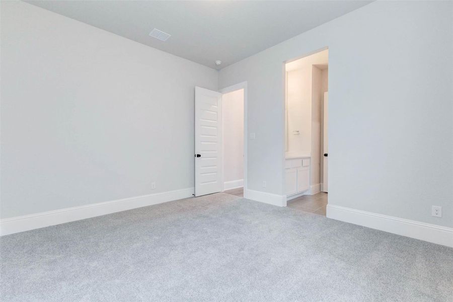 Spacious, unfurnished interior of a new home in Fulbrook on Fulshear Creek, Fulshear (Image 31).