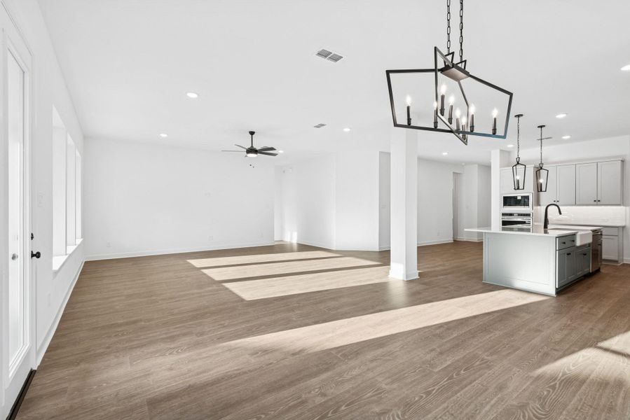 Spacious, unfurnished interior of a new home in ARTAVIA 65' Homesites, Conroe (Image 20). Spacious, unfurnished interior of a new home in ARTAVIA 65' Homesites, Conroe (Image 20).