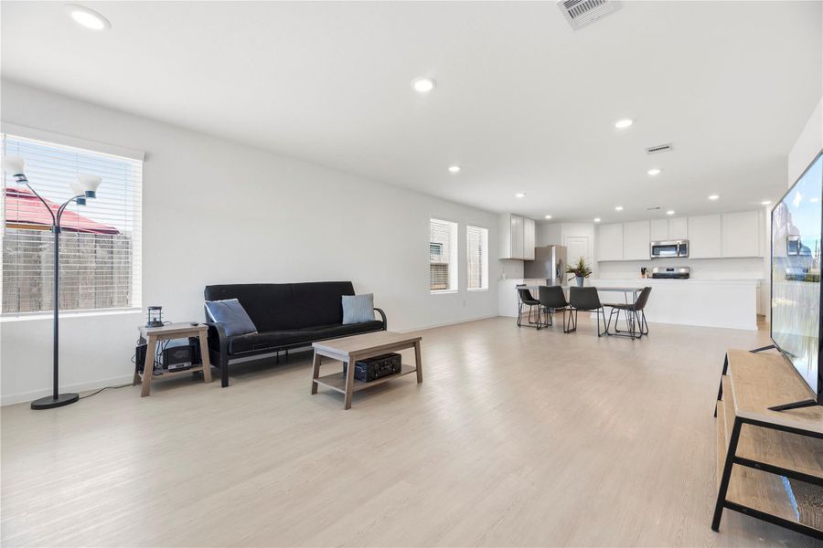 Open layout. Perfect for entertaining.