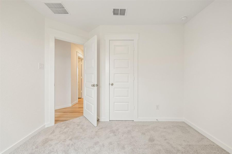 Spacious, unfurnished interior of a new home in River Ranch, Dayton (Image 32).