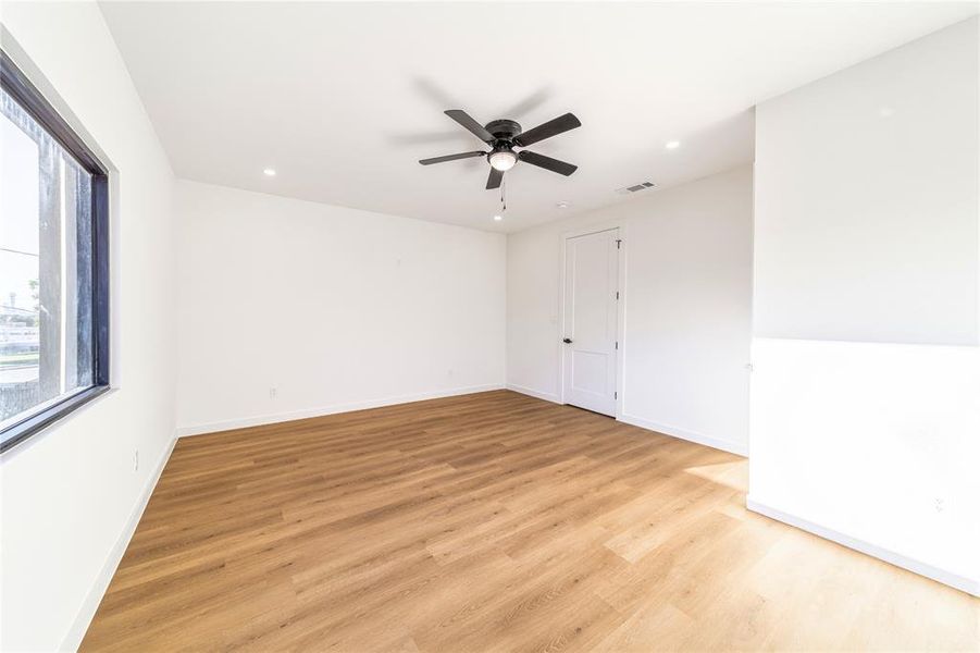 Spacious, unfurnished interior of a new home in , Dallas (Image 27).