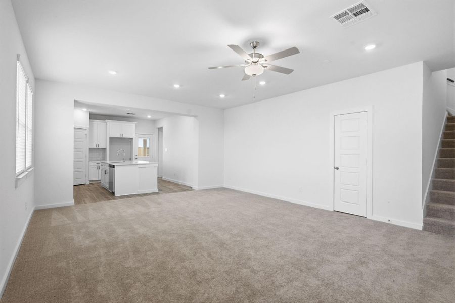 Spacious, unfurnished interior of a new home in , Iowa Colony (Image 24).