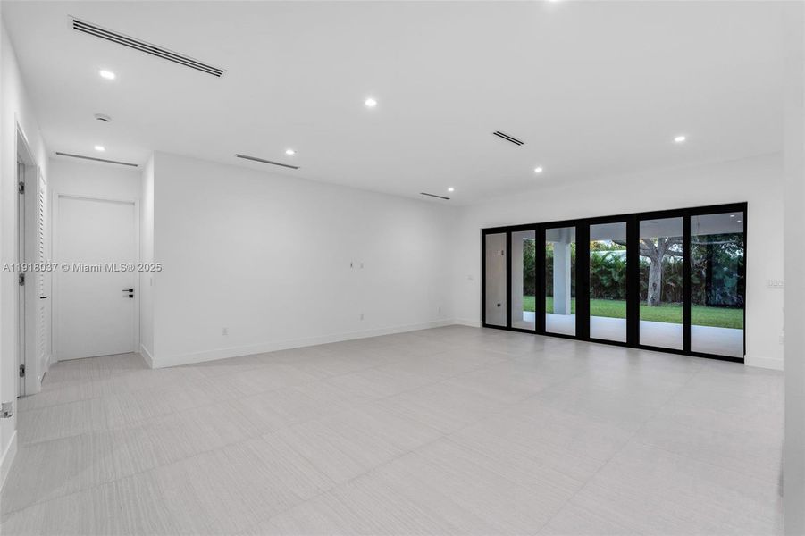 Spacious, unfurnished interior of a new home in , Cutler Bay (Image 72).
