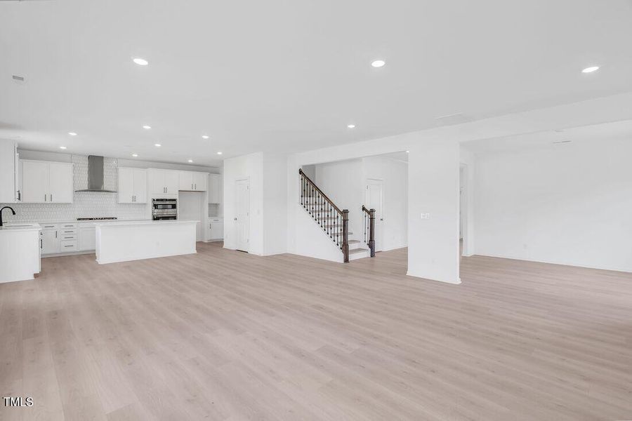 silverstone-bedford-tv-lounge-to-kitchen