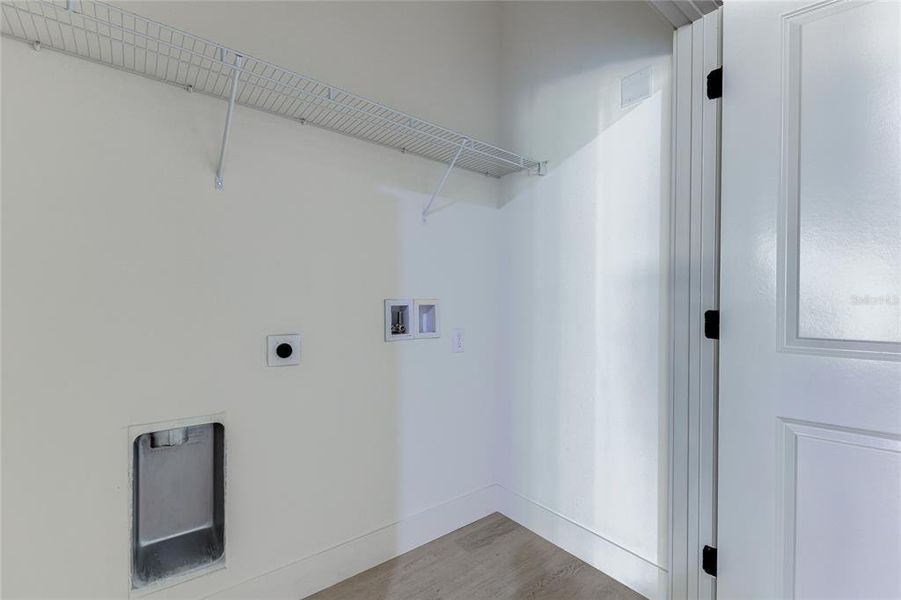 Spacious, unfurnished interior of a new home in , Deltona (Image 33).